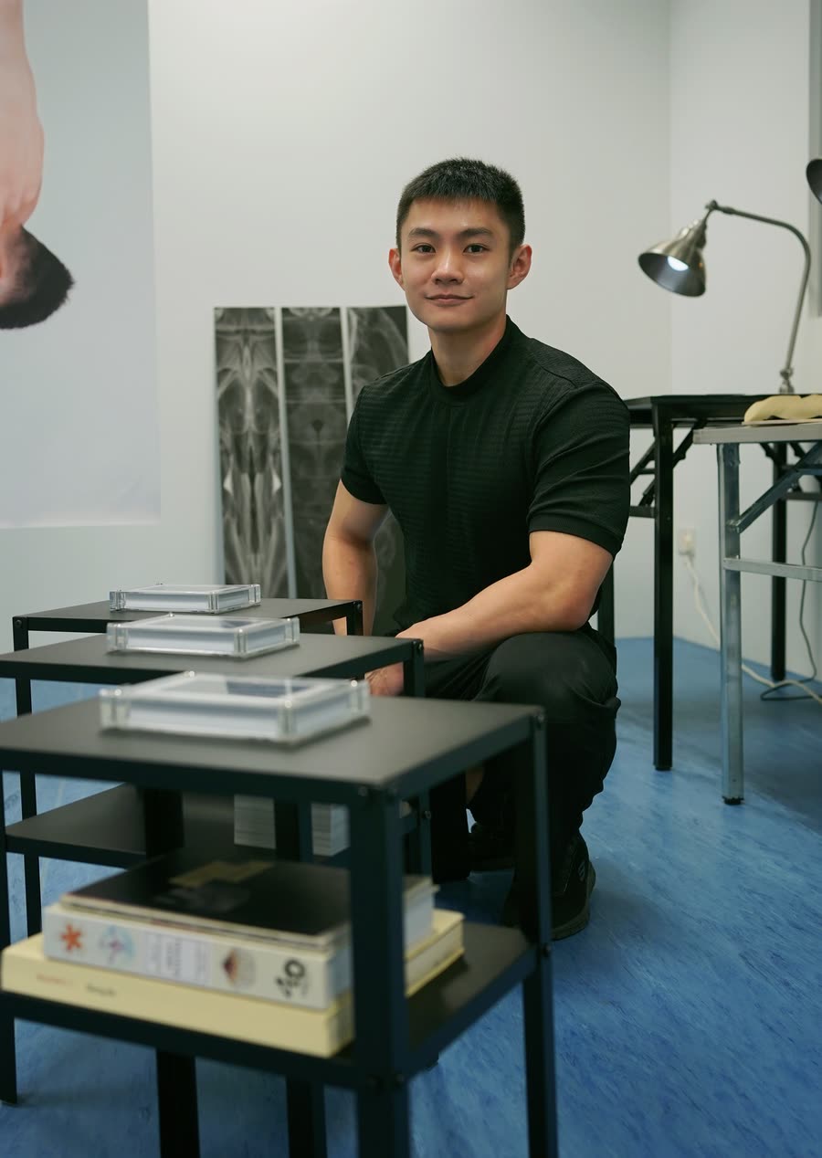 Portrait of Siew Guang Hong in his studio